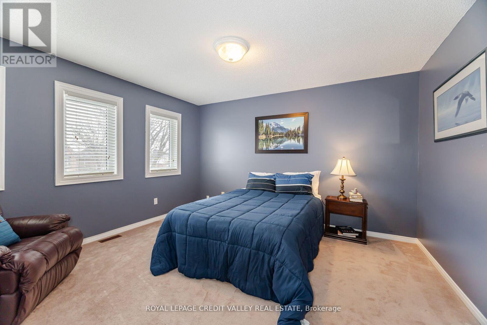 












8 LIVINGSTON DRIVE

,
Caledon,




Ontario
L7C1A7

