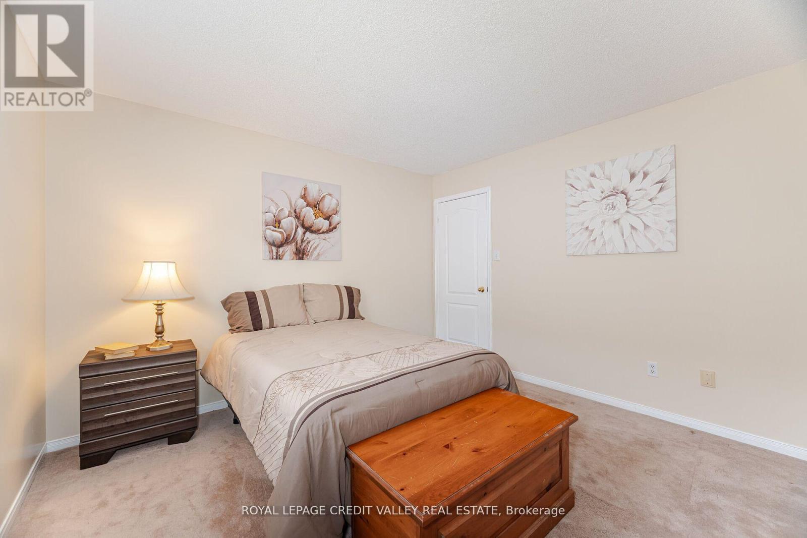 












8 LIVINGSTON DRIVE

,
Caledon,




Ontario
L7C1A7

