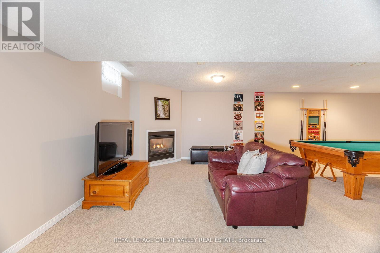












8 LIVINGSTON DRIVE

,
Caledon,




Ontario
L7C1A7

