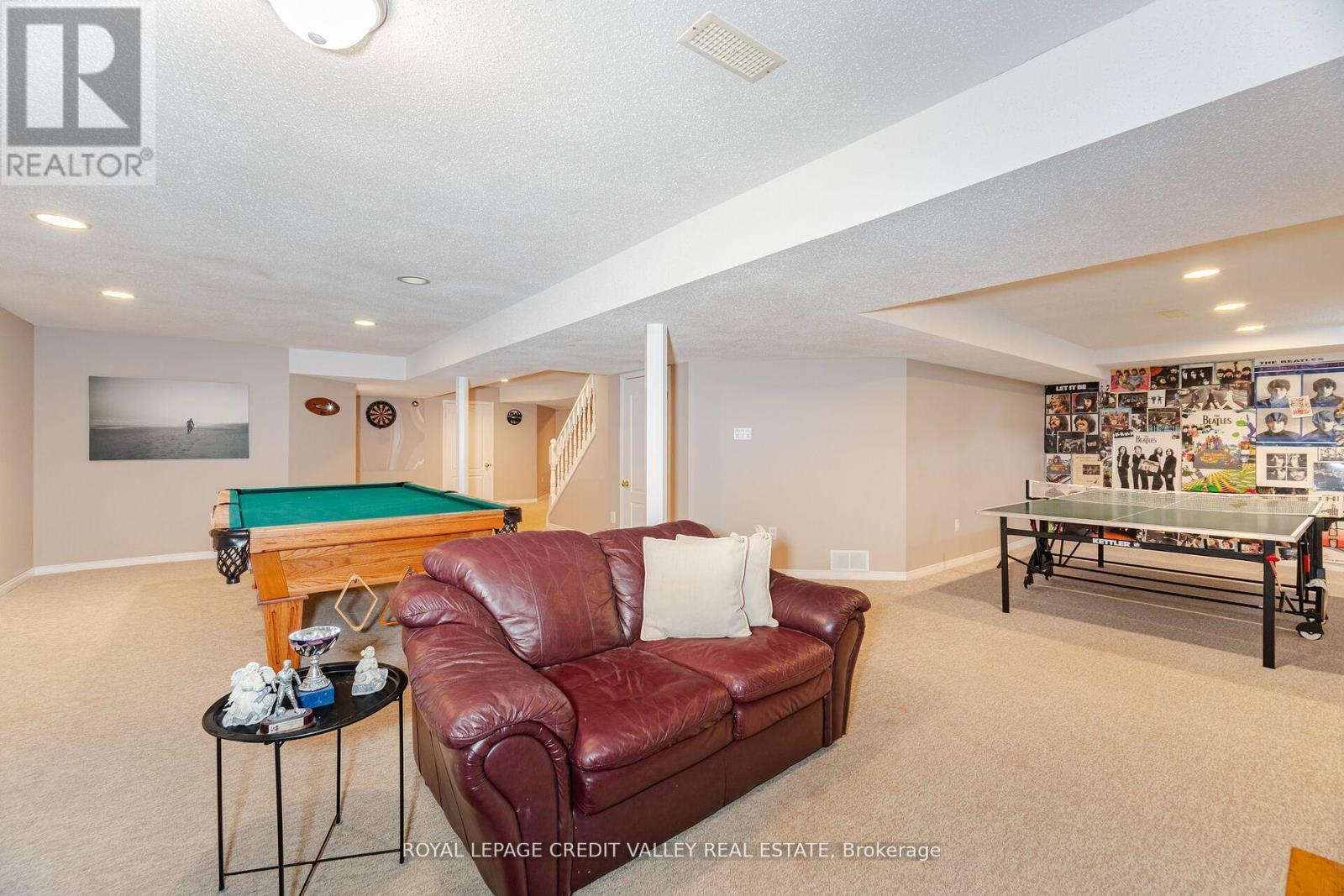 












8 LIVINGSTON DRIVE

,
Caledon,




Ontario
L7C1A7

