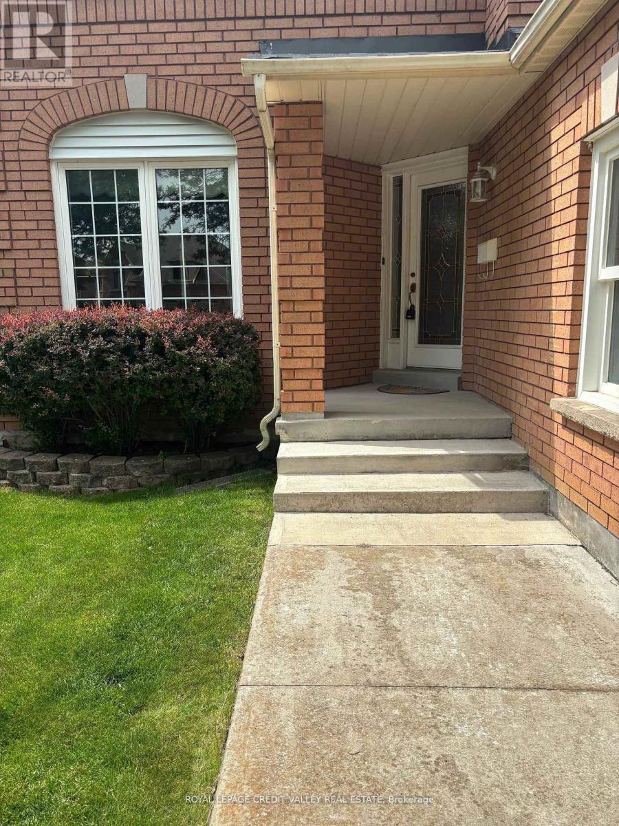 












8 LIVINGSTON DRIVE

,
Caledon,




Ontario
L7C1A7

