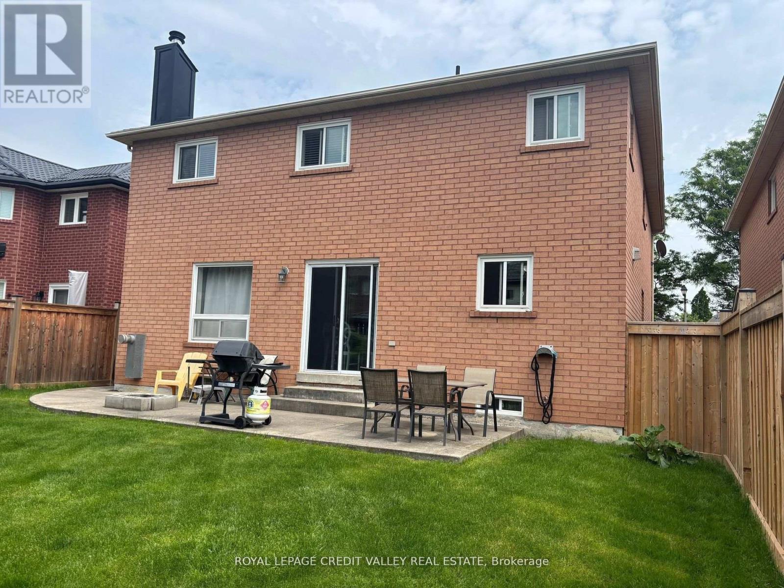 












8 LIVINGSTON DRIVE

,
Caledon,




Ontario
L7C1A7

