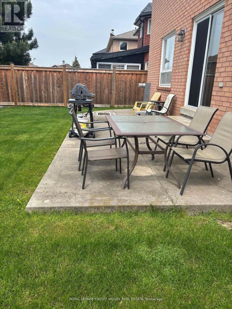 












8 LIVINGSTON DRIVE

,
Caledon,




Ontario
L7C1A7

