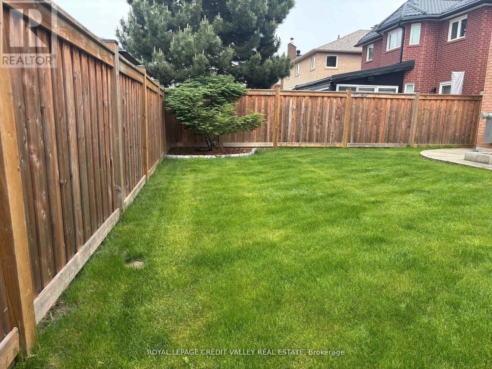 












8 LIVINGSTON DRIVE

,
Caledon,




Ontario
L7C1A7

