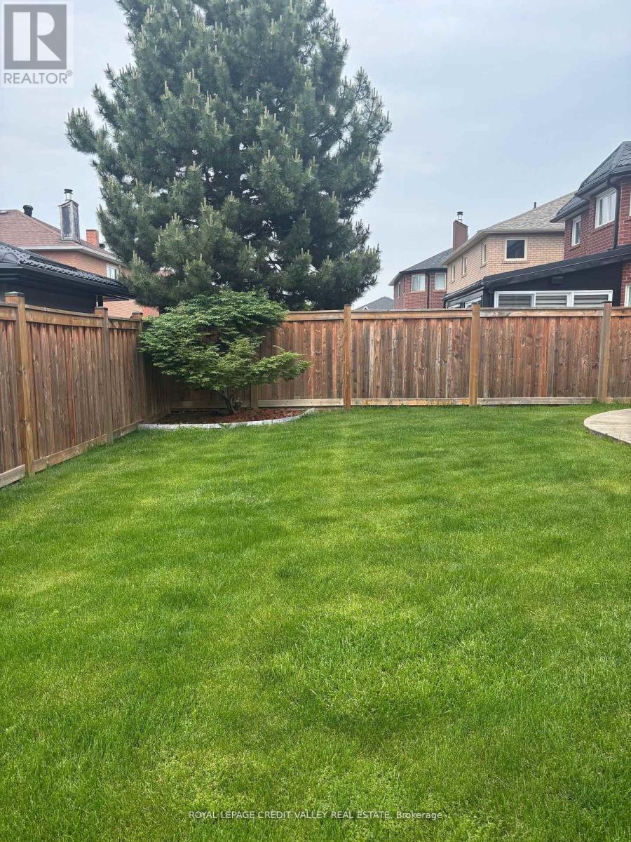 












8 LIVINGSTON DRIVE

,
Caledon,




Ontario
L7C1A7

