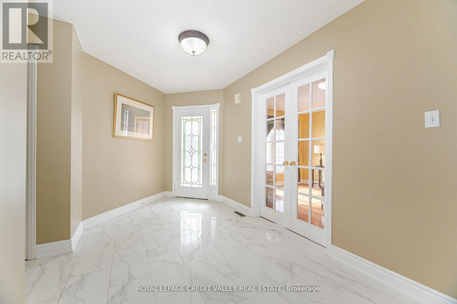 












8 LIVINGSTON DRIVE

,
Caledon,




Ontario
L7C1A7

