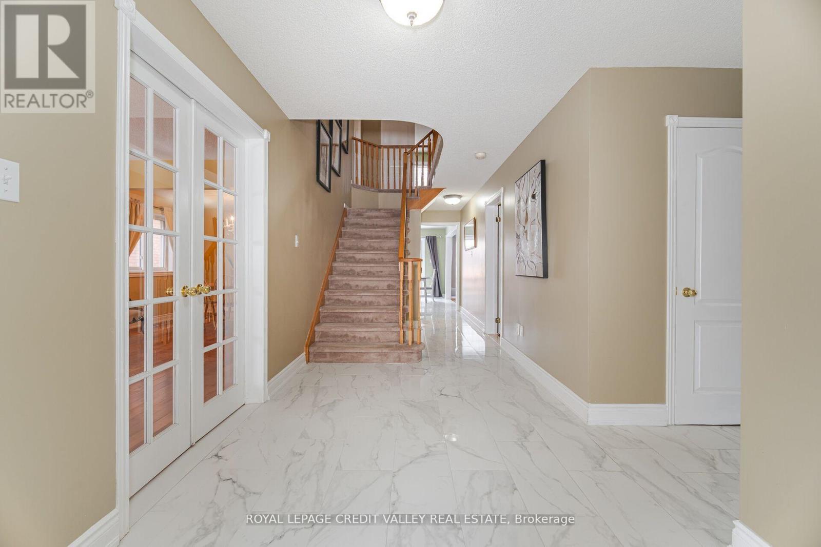 












8 LIVINGSTON DRIVE

,
Caledon,




Ontario
L7C1A7

