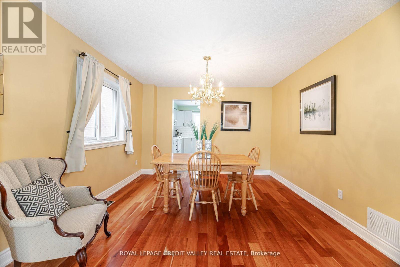 












8 LIVINGSTON DRIVE

,
Caledon,




Ontario
L7C1A7

