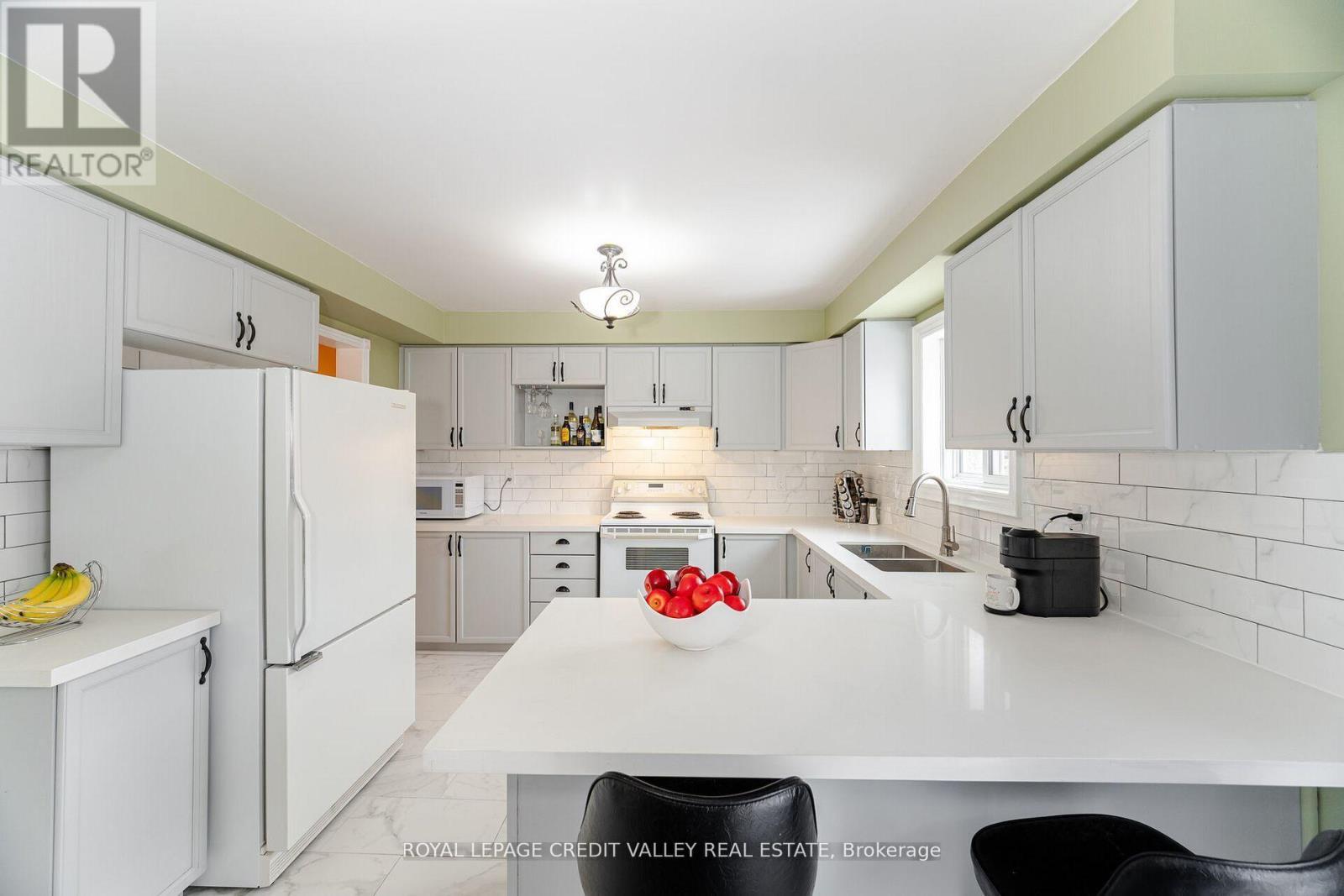 












8 LIVINGSTON DRIVE

,
Caledon,




Ontario
L7C1A7

