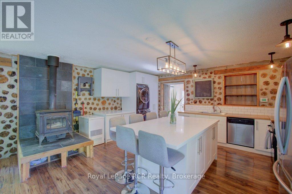 












8667 SIDE ROAD 15 ROAD

,
Wellington North,




Ontario
N0G1A0

