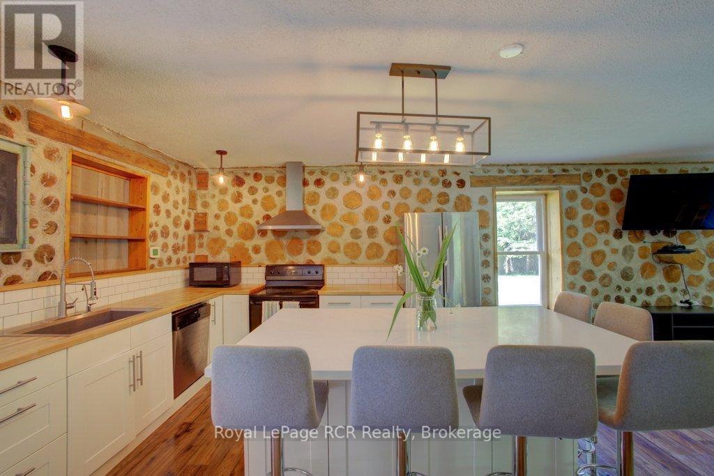 












8667 SIDE ROAD 15 ROAD

,
Wellington North,




Ontario
N0G1A0

