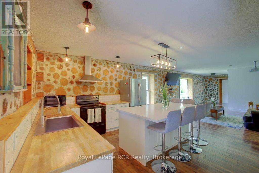 












8667 SIDE ROAD 15 ROAD

,
Wellington North,




Ontario
N0G1A0

