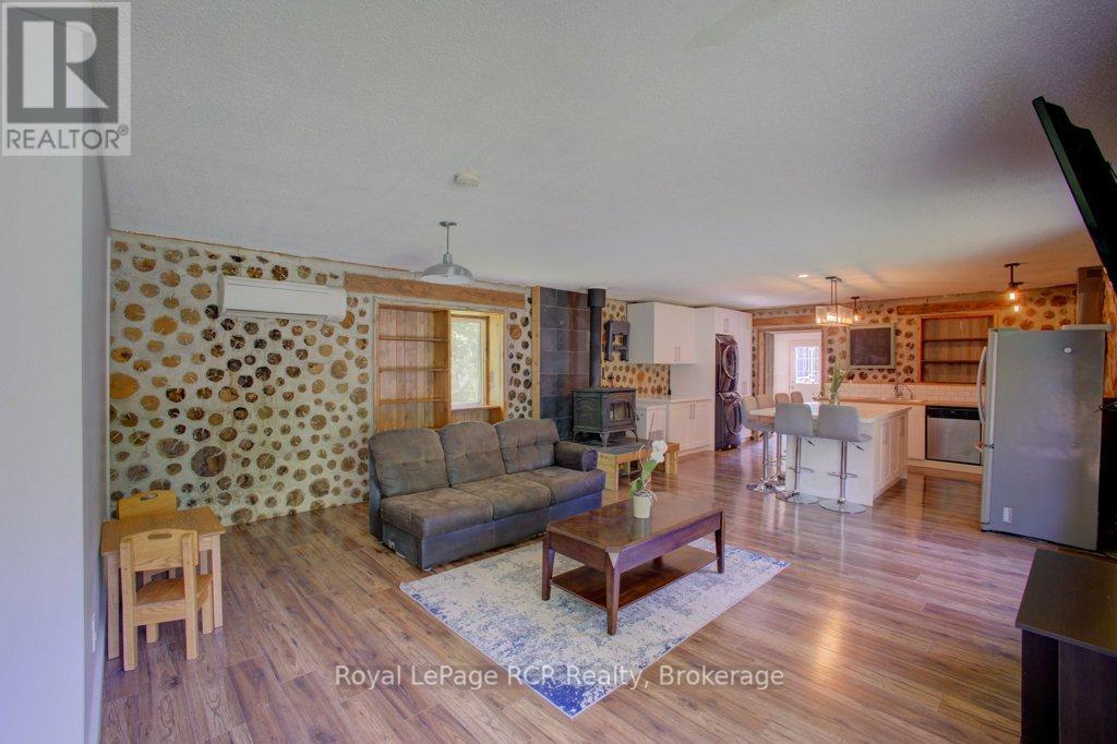 












8667 SIDE ROAD 15 ROAD

,
Wellington North,




Ontario
N0G1A0

