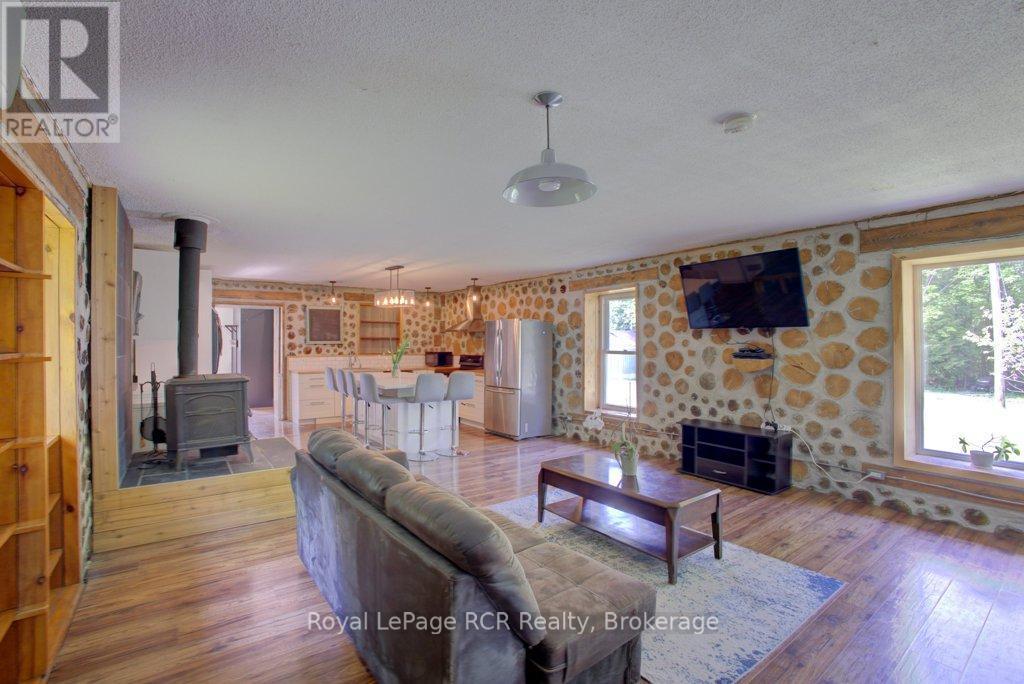 












8667 SIDE ROAD 15 ROAD

,
Wellington North,




Ontario
N0G1A0

