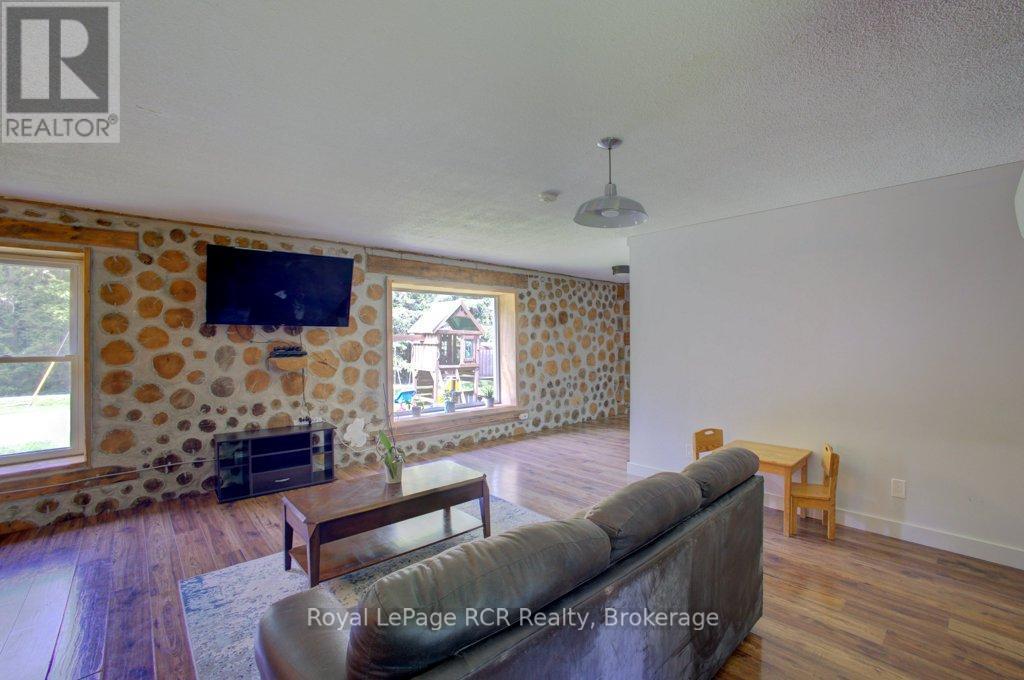 












8667 SIDE ROAD 15 ROAD

,
Wellington North,




Ontario
N0G1A0

