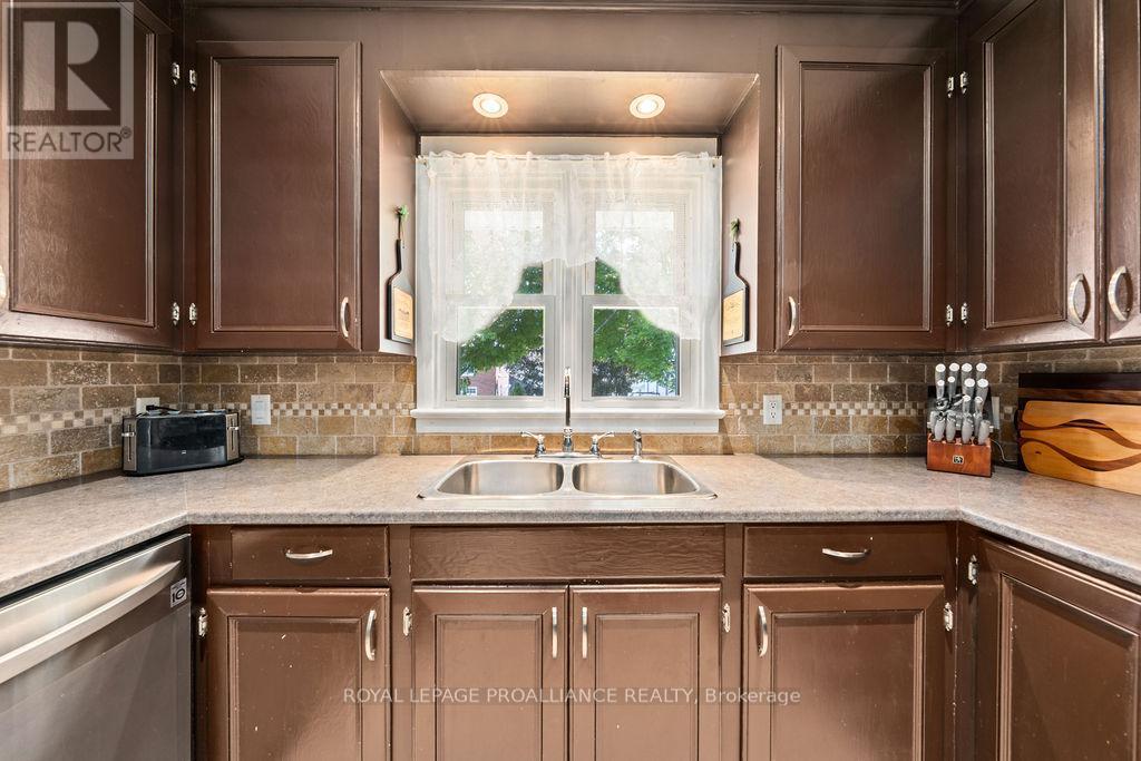 












1036 WAGARVILLE ROAD

,
Frontenac (Frontenac Centre),




Ontario
K0H2K0

