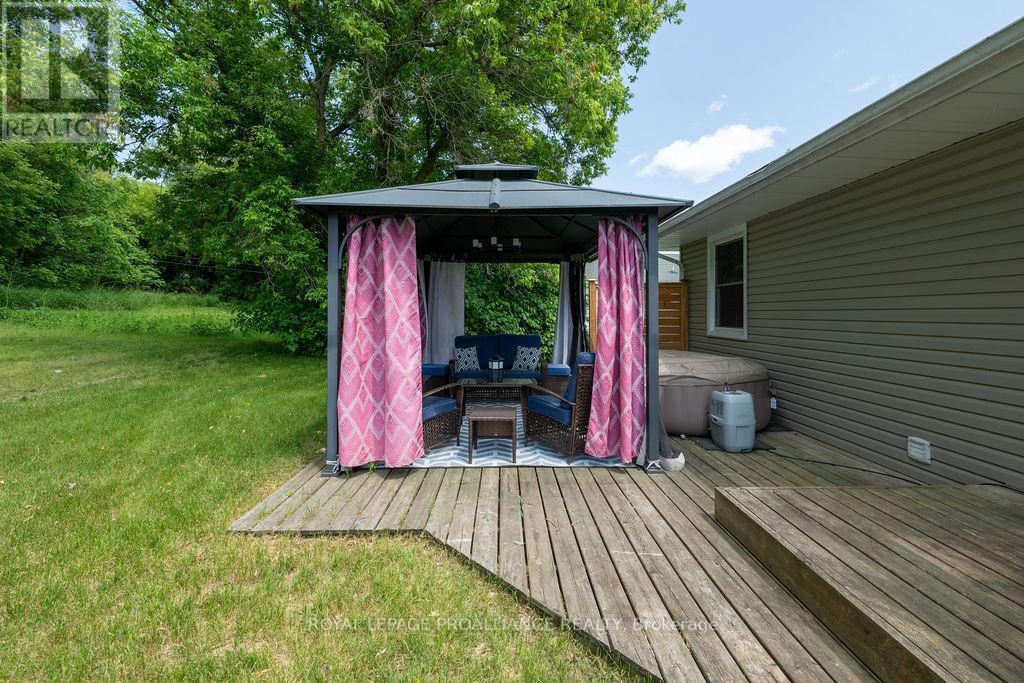 












1036 WAGARVILLE ROAD

,
Frontenac (Frontenac Centre),




Ontario
K0H2K0


