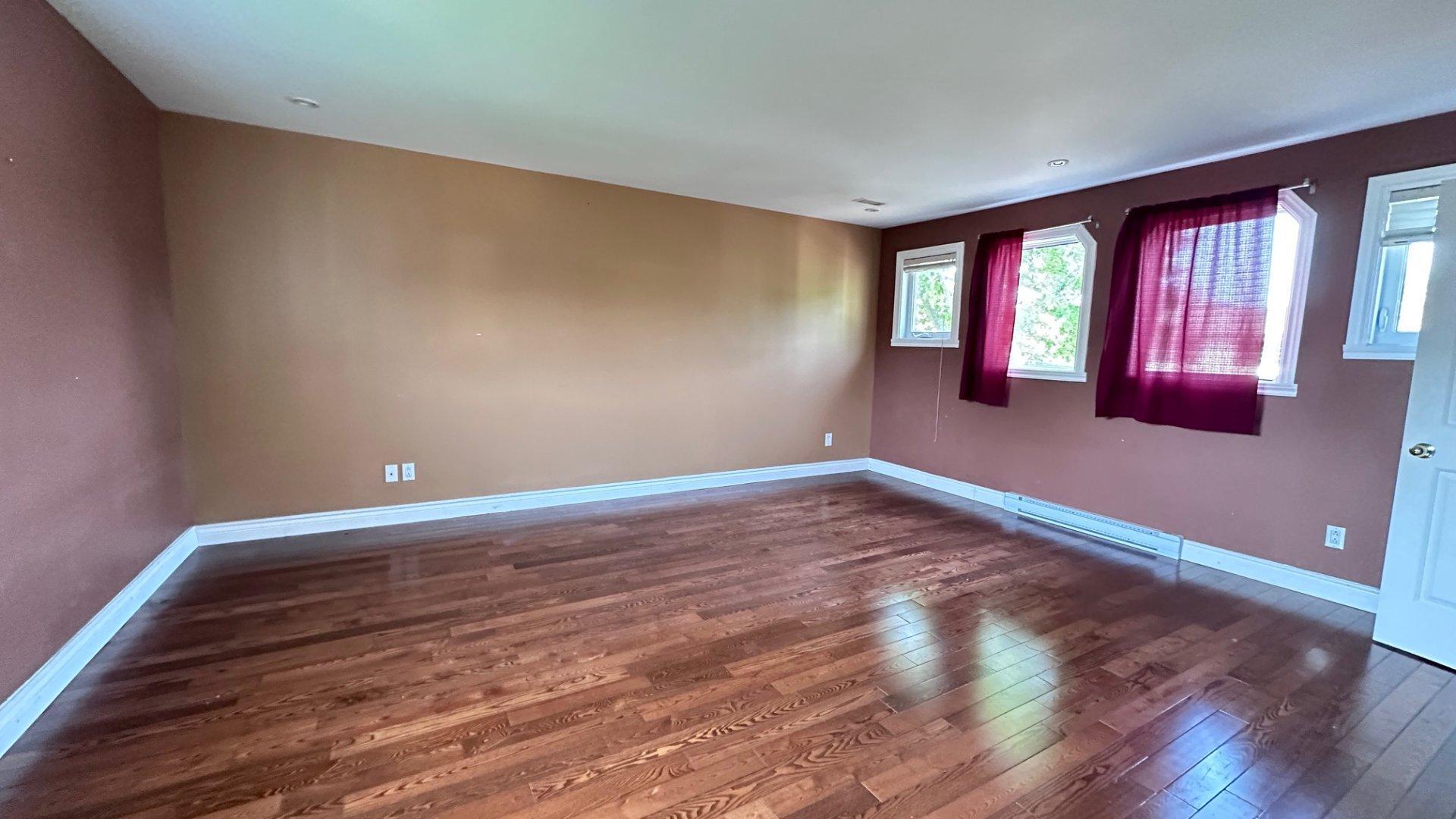









23


Rue Nelligan

,
Kirkland,




QC
H9J3X1

