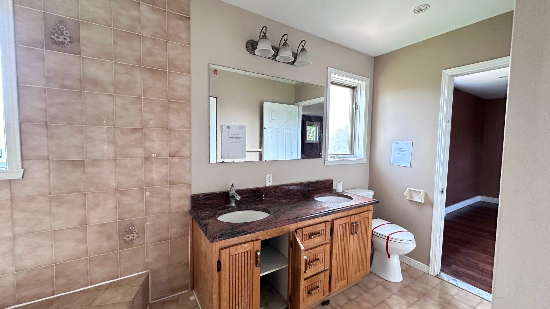 









23


Rue Nelligan

,
Kirkland,




QC
H9J3X1

