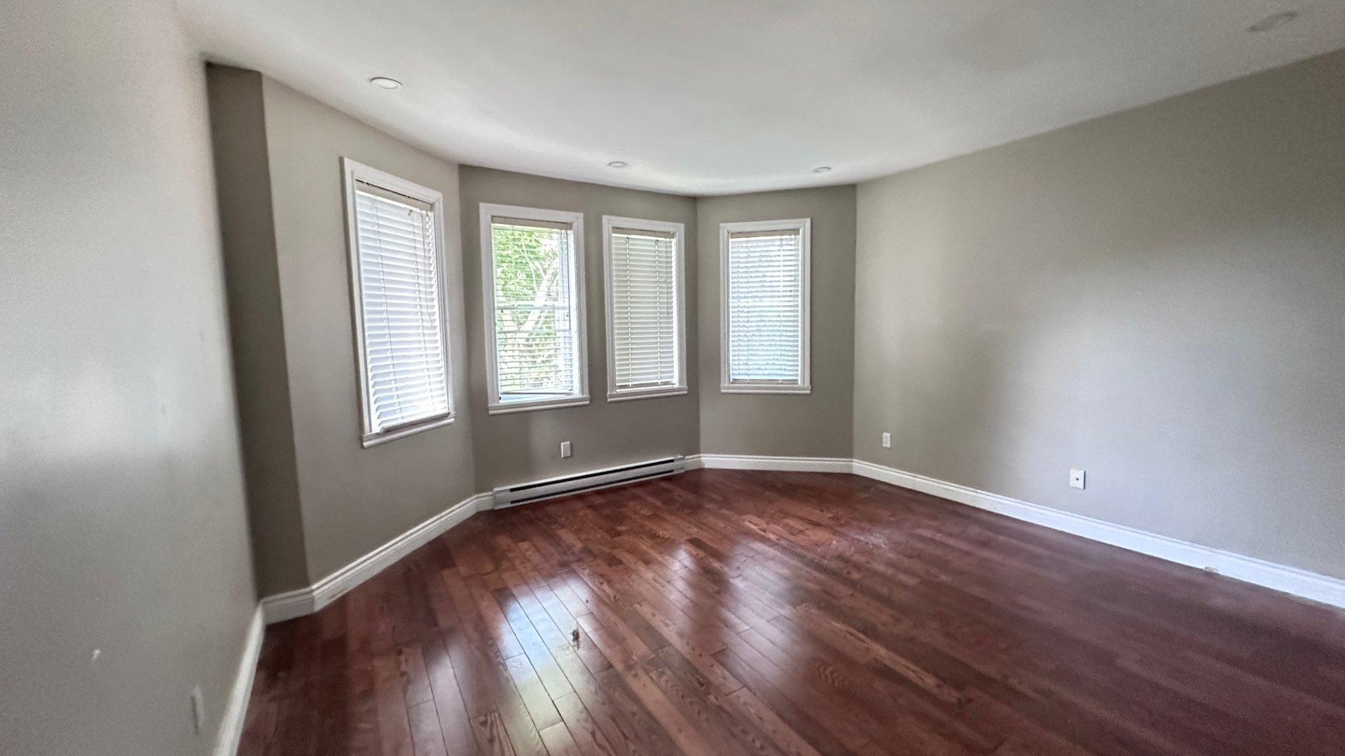 









23


Rue Nelligan

,
Kirkland,




QC
H9J3X1

