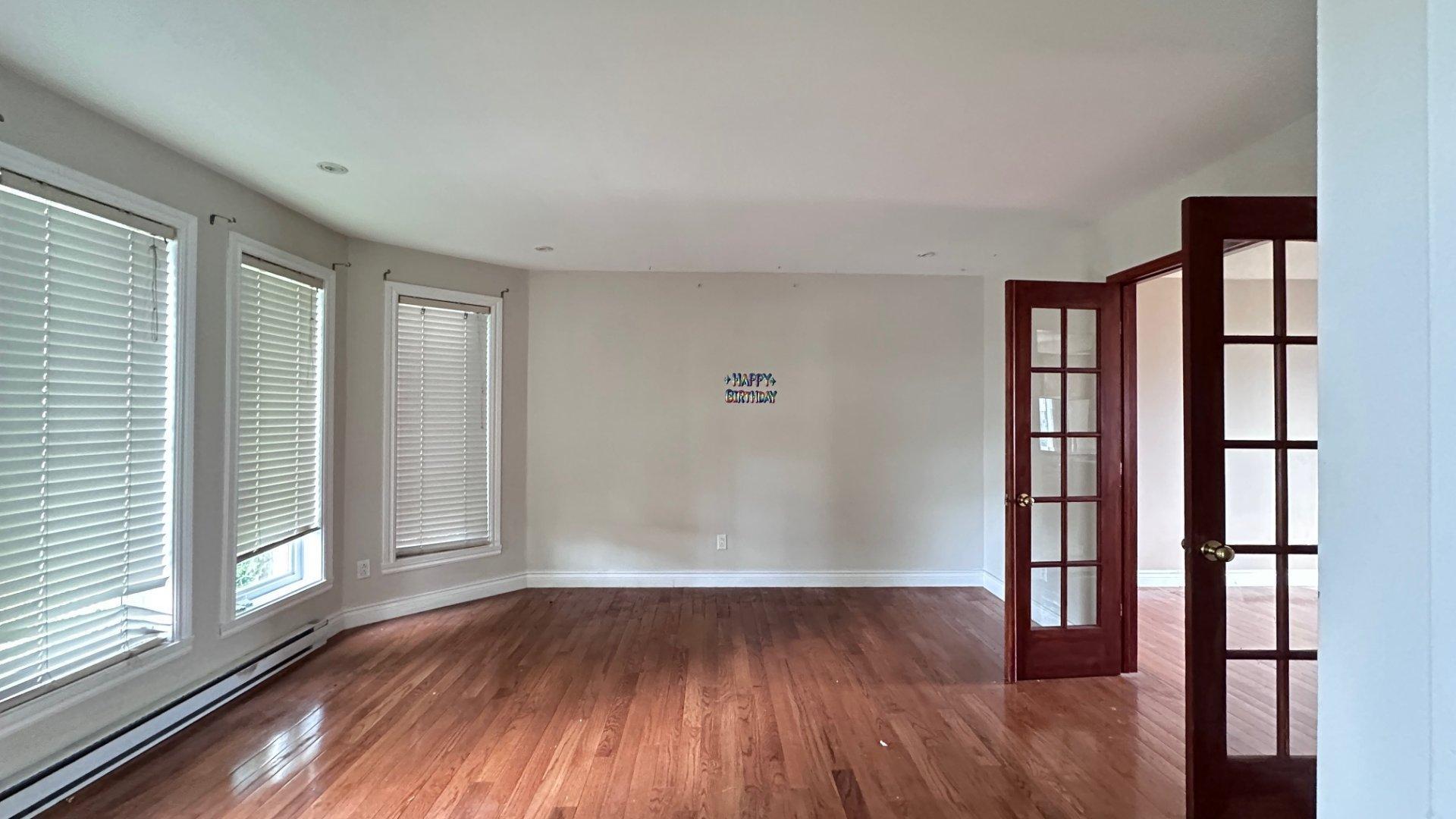 









23


Rue Nelligan

,
Kirkland,




QC
H9J3X1

