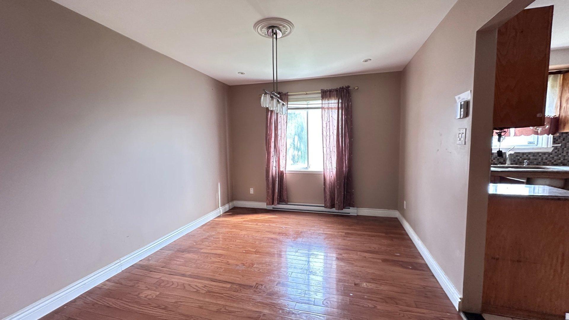









23


Rue Nelligan

,
Kirkland,




QC
H9J3X1

