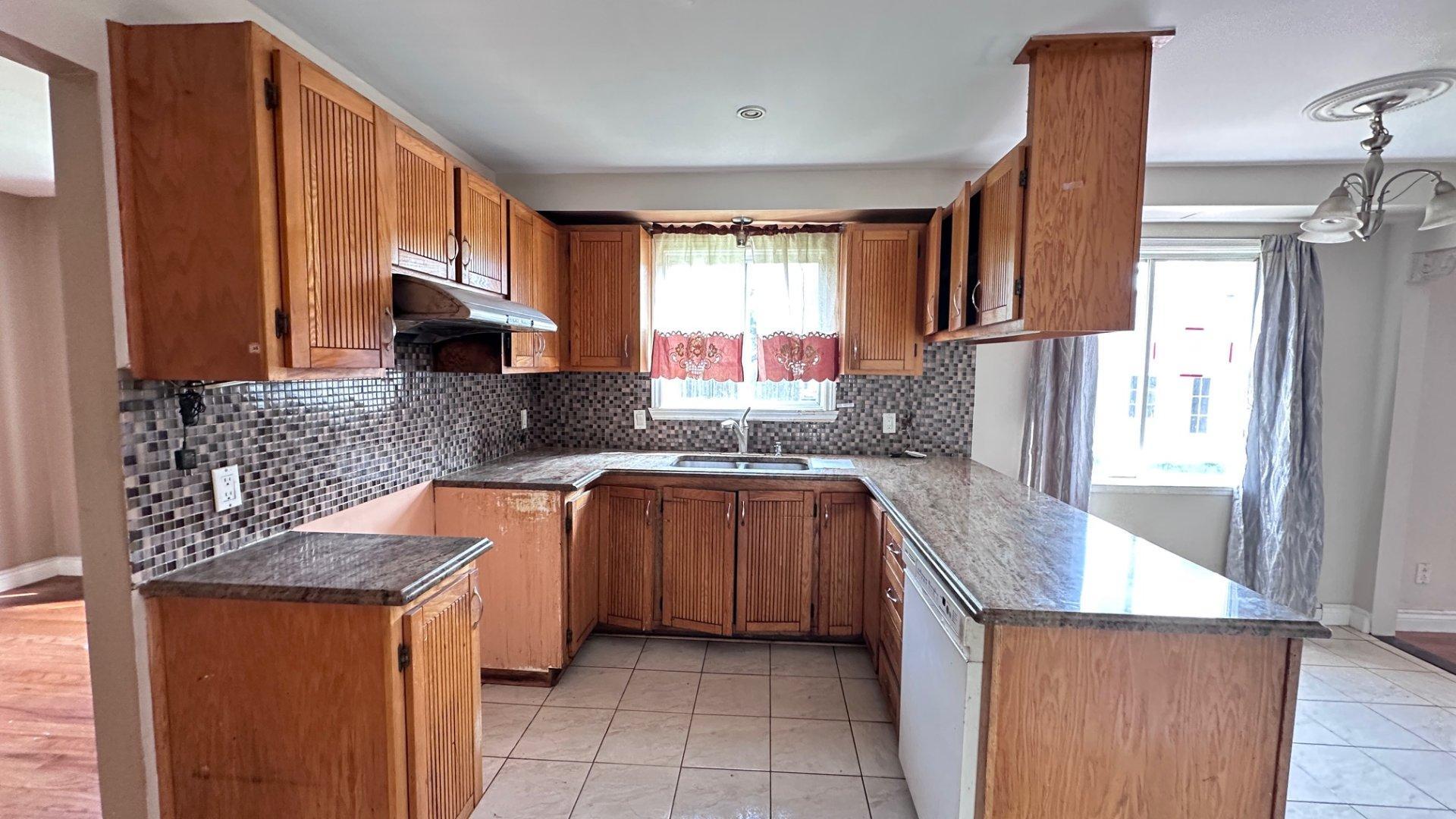









23


Rue Nelligan

,
Kirkland,




QC
H9J3X1

