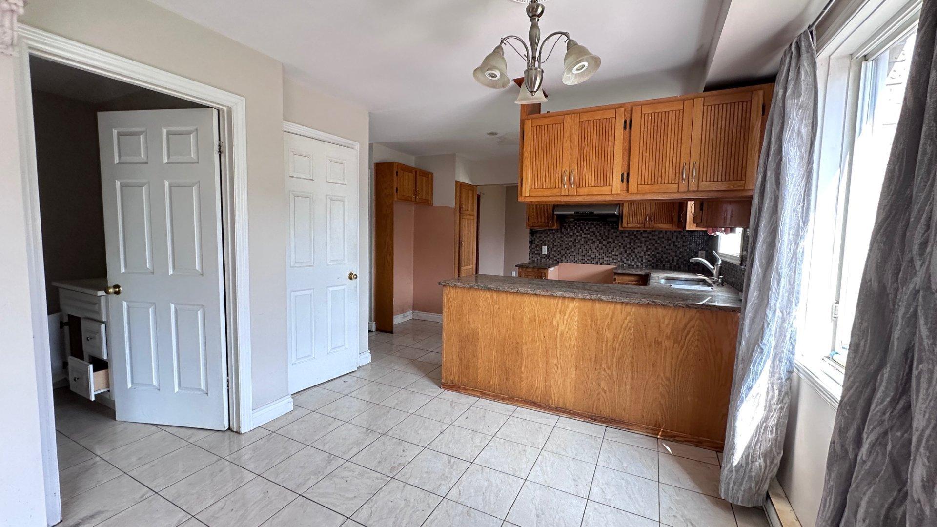 









23


Rue Nelligan

,
Kirkland,




QC
H9J3X1

