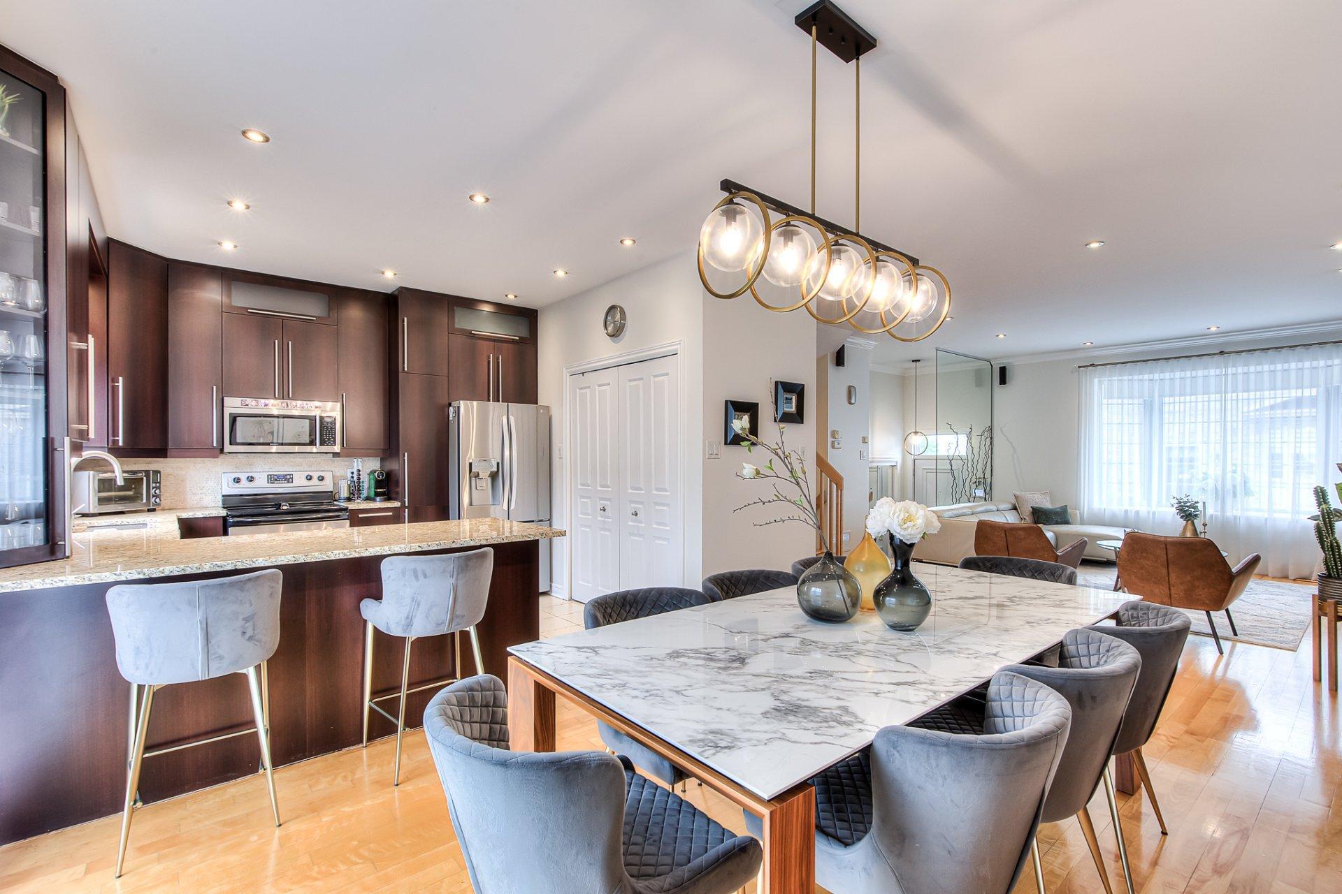 









2073Z


100e Avenue

,
Laval (Chomedey),




QC
H7T3C4

