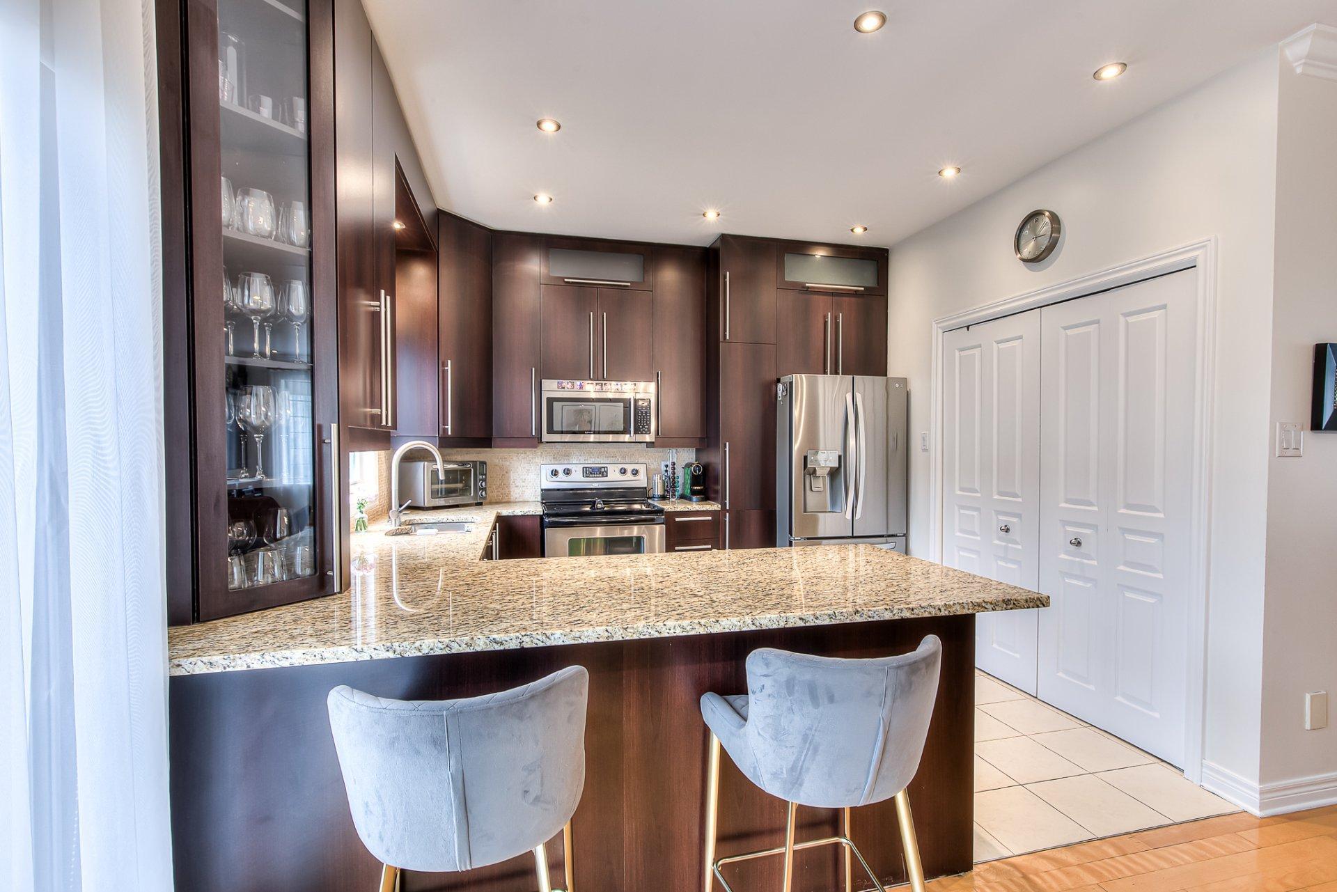









2073Z


100e Avenue

,
Laval (Chomedey),




QC
H7T3C4

