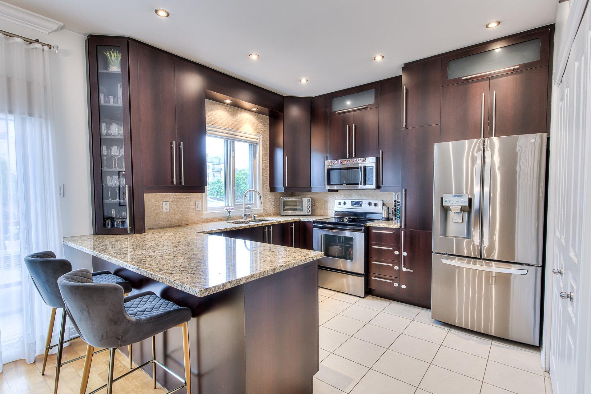 









2073Z


100e Avenue

,
Laval (Chomedey),




QC
H7T3C4

