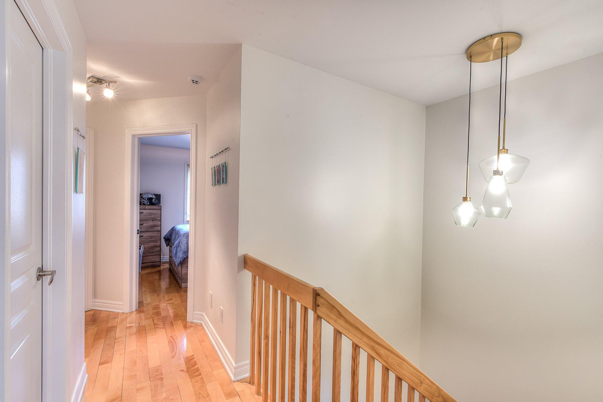 









2073Z


100e Avenue

,
Laval (Chomedey),




QC
H7T3C4

