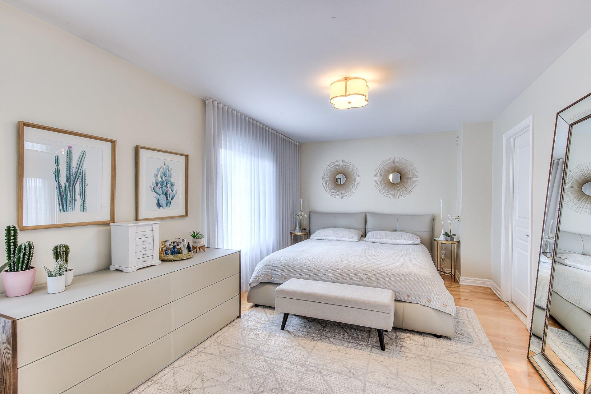 









2073Z


100e Avenue

,
Laval (Chomedey),




QC
H7T3C4

