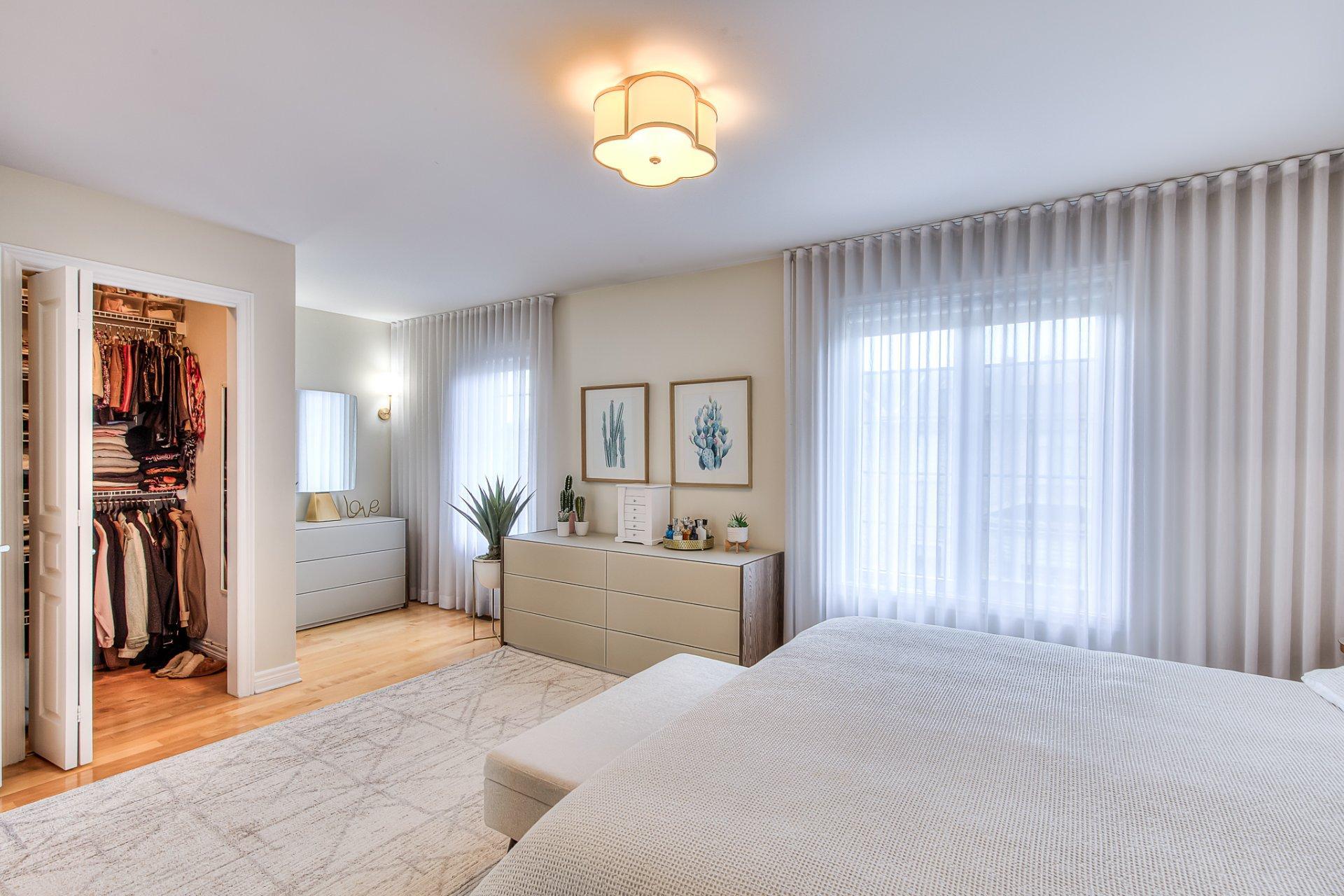 









2073Z


100e Avenue

,
Laval (Chomedey),




QC
H7T3C4

