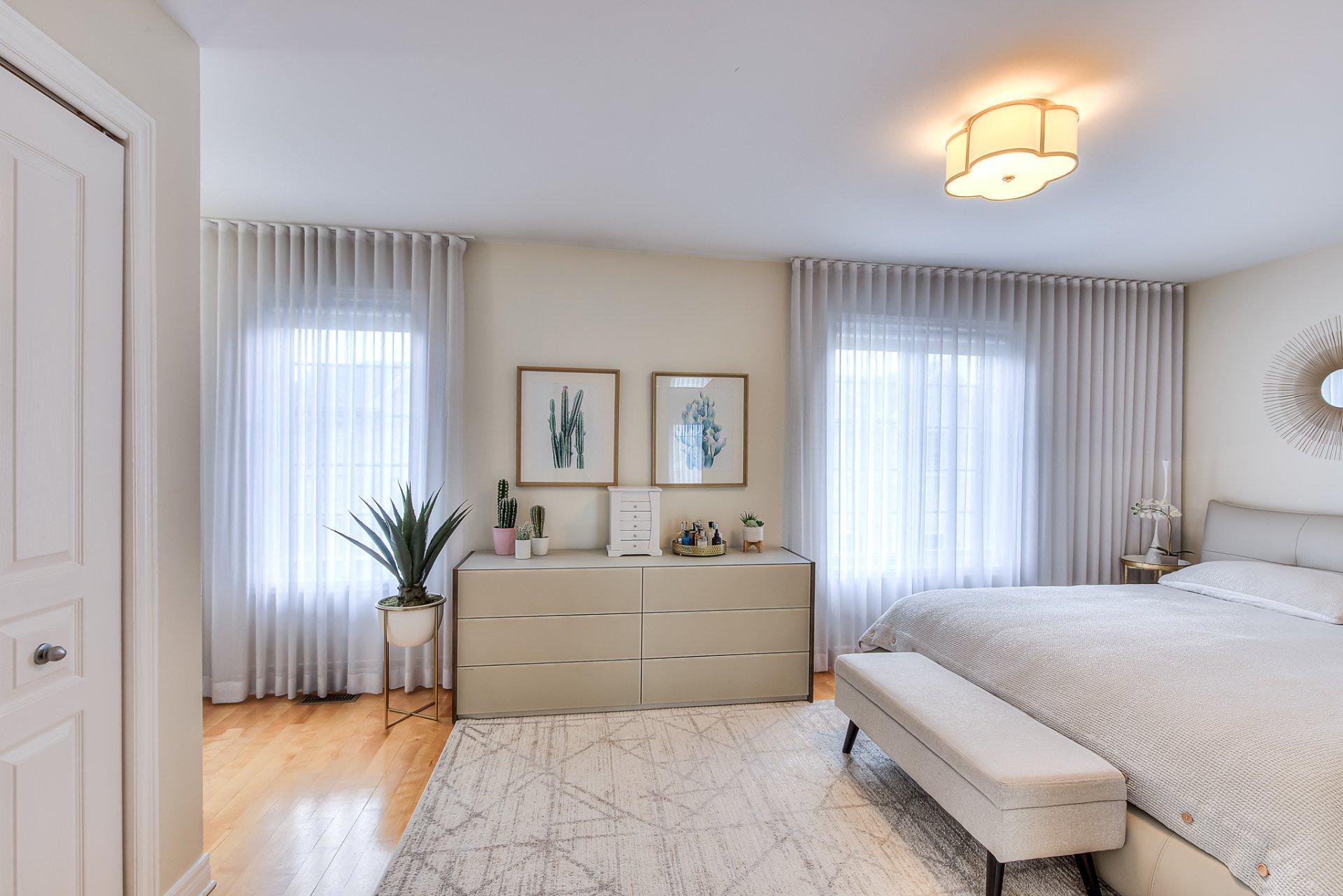 









2073Z


100e Avenue

,
Laval (Chomedey),




QC
H7T3C4

