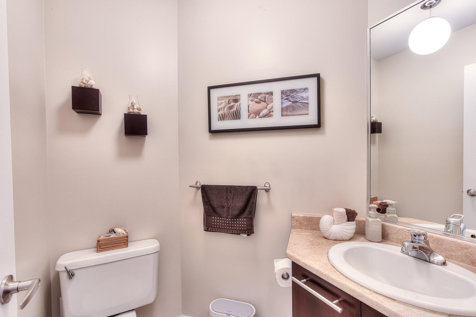 









2073Z


100e Avenue

,
Laval (Chomedey),




QC
H7T3C4

