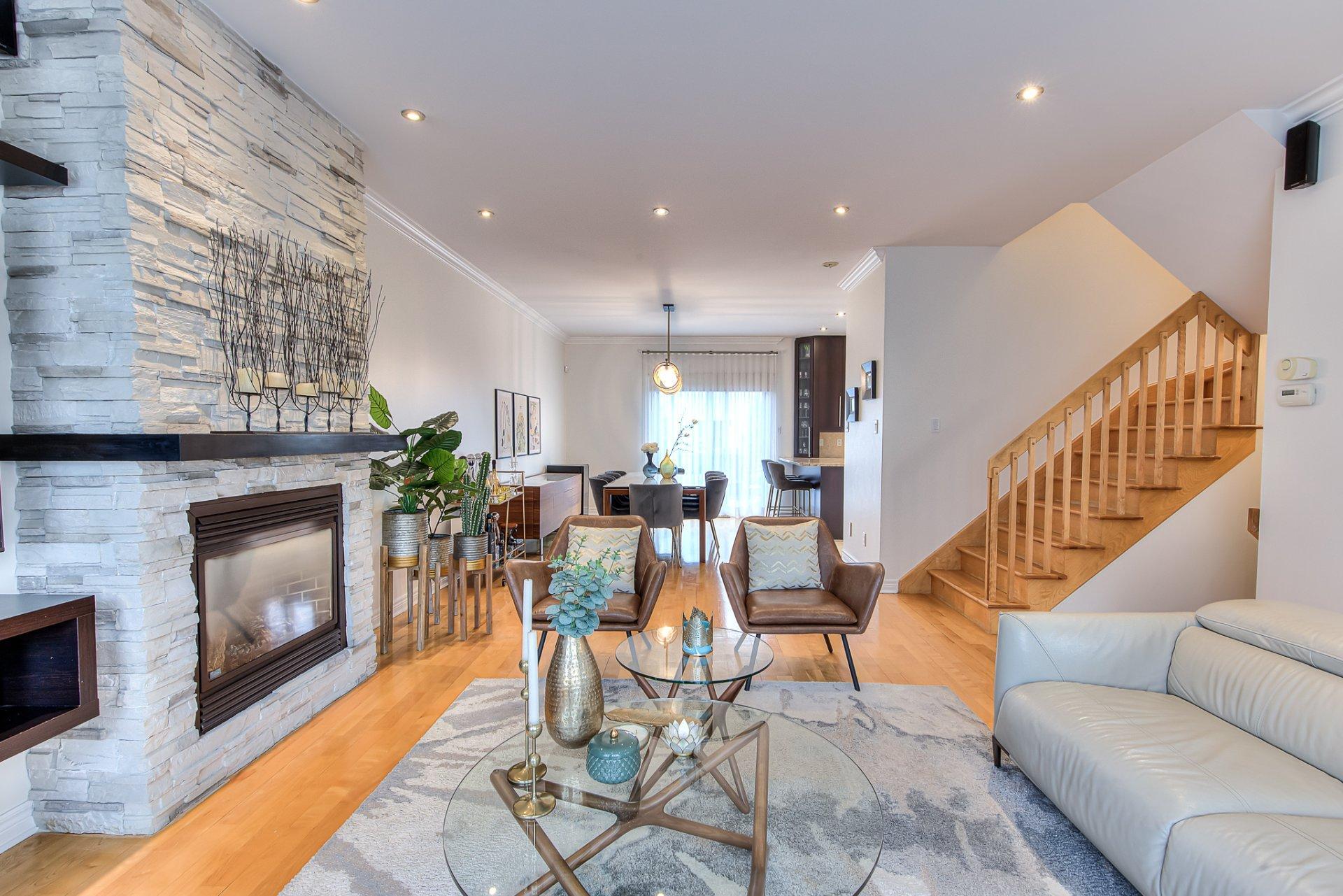 









2073Z


100e Avenue

,
Laval (Chomedey),




QC
H7T3C4


