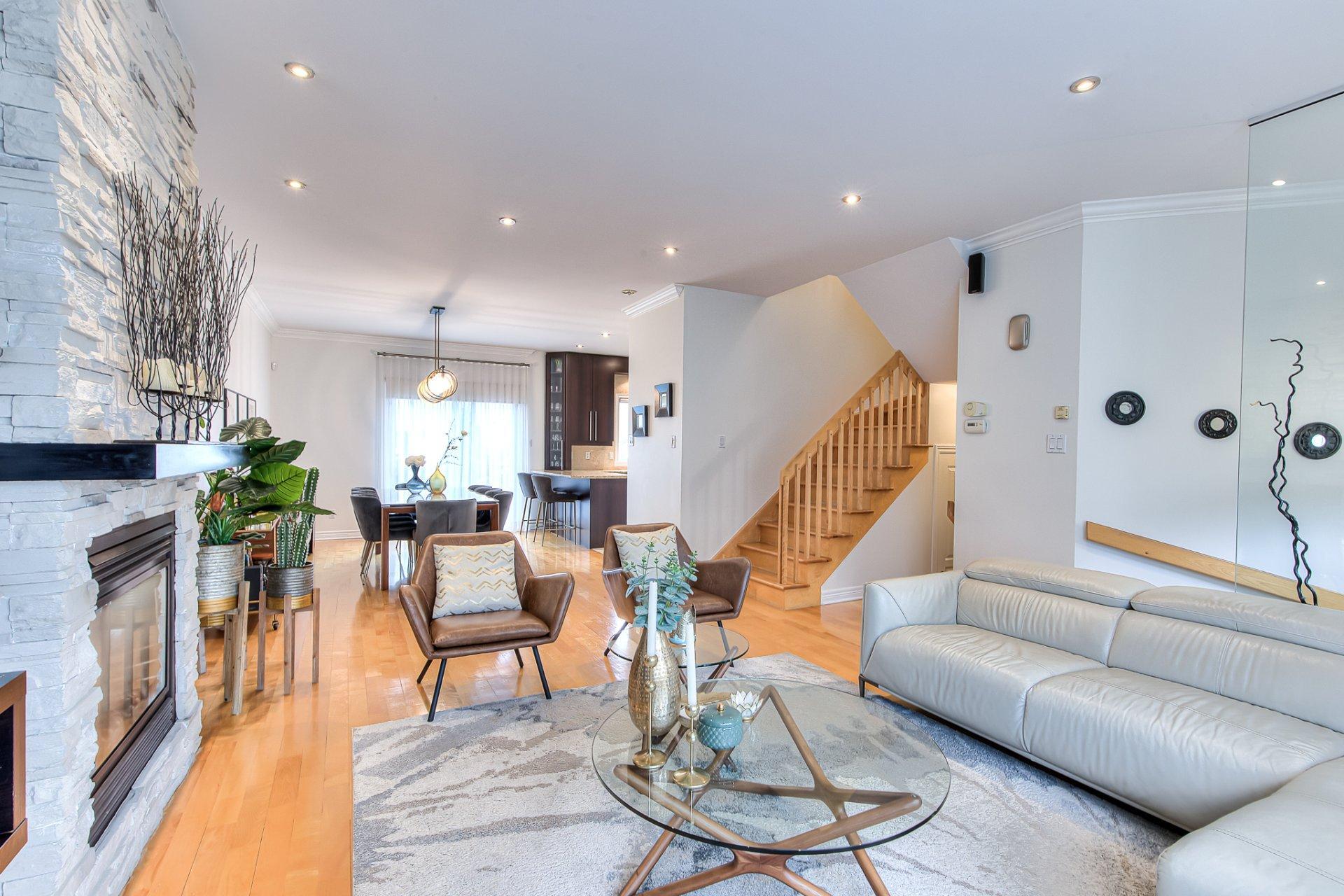 









2073Z


100e Avenue

,
Laval (Chomedey),




QC
H7T3C4

