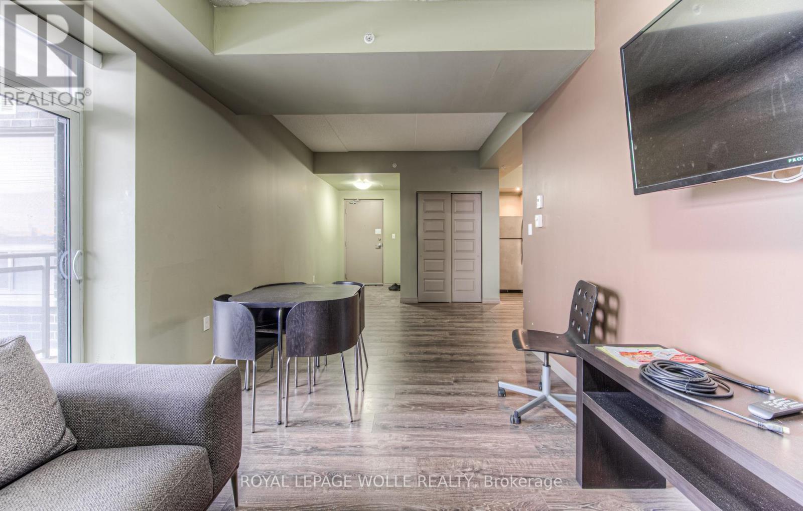 












401 - 8 HICKORY STREET W

,
Waterloo,




Ontario
N2L3H6

