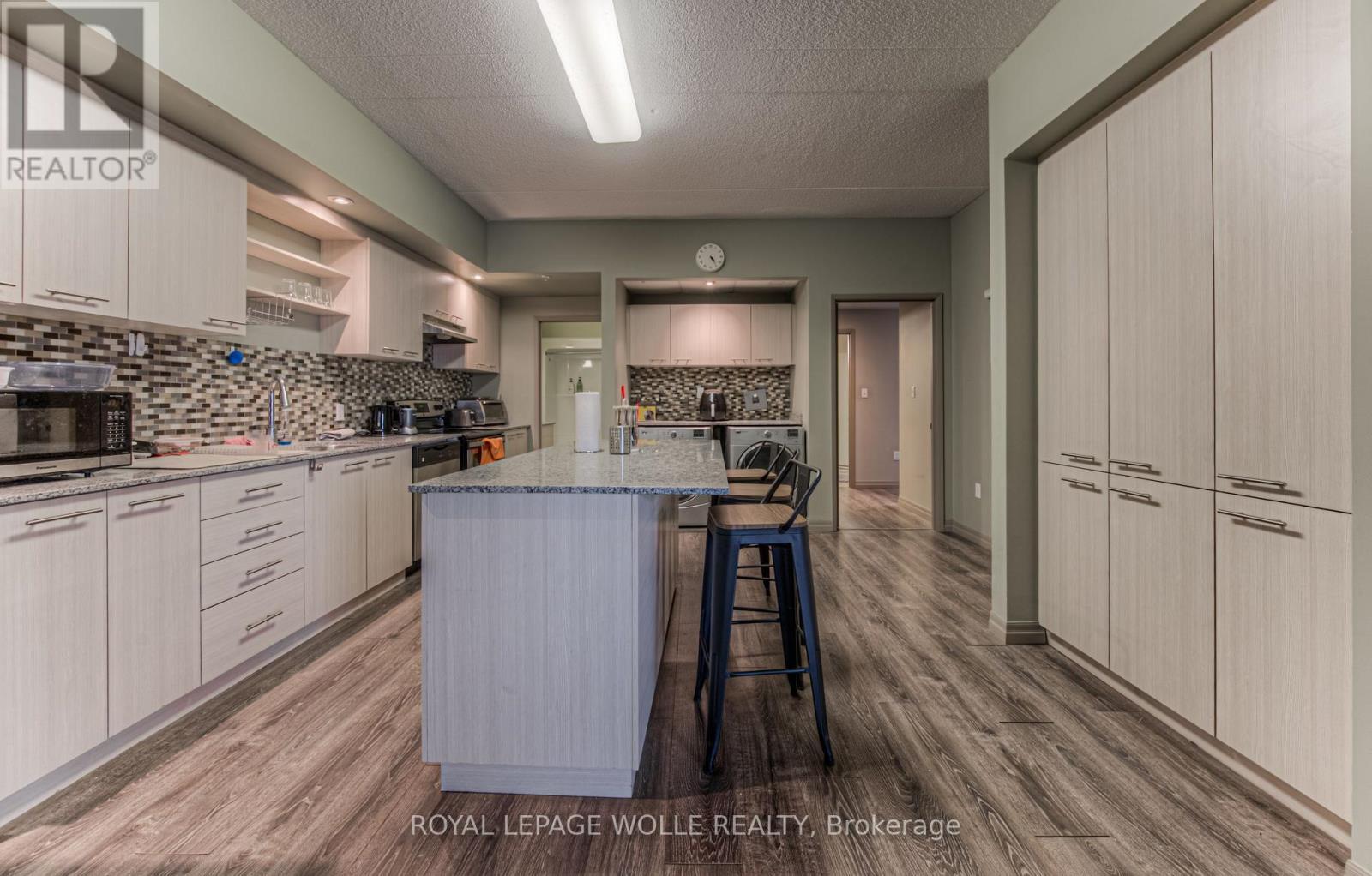 












401 - 8 HICKORY STREET W

,
Waterloo,




Ontario
N2L3H6


