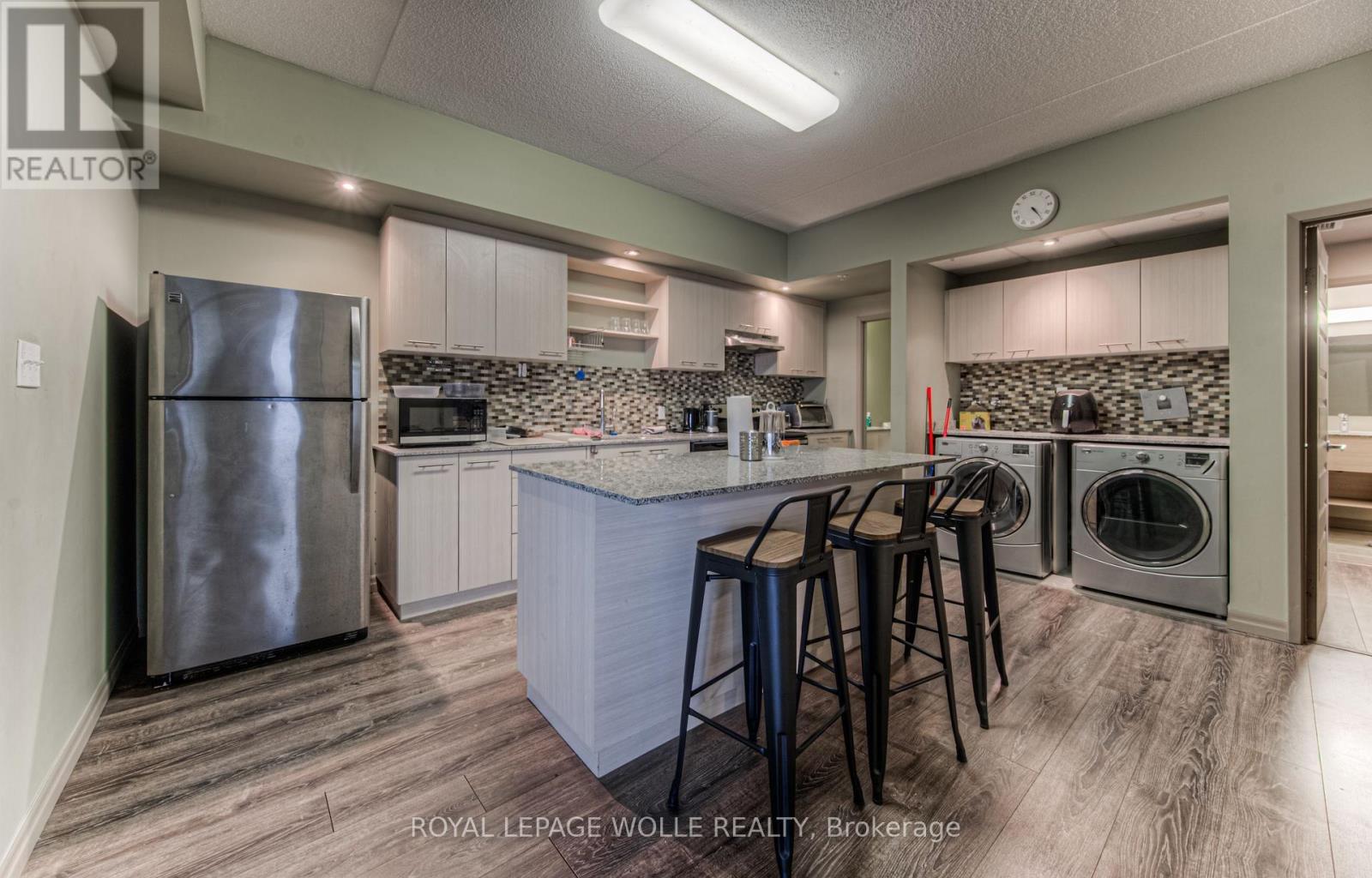 












401 - 8 HICKORY STREET W

,
Waterloo,




Ontario
N2L3H6

