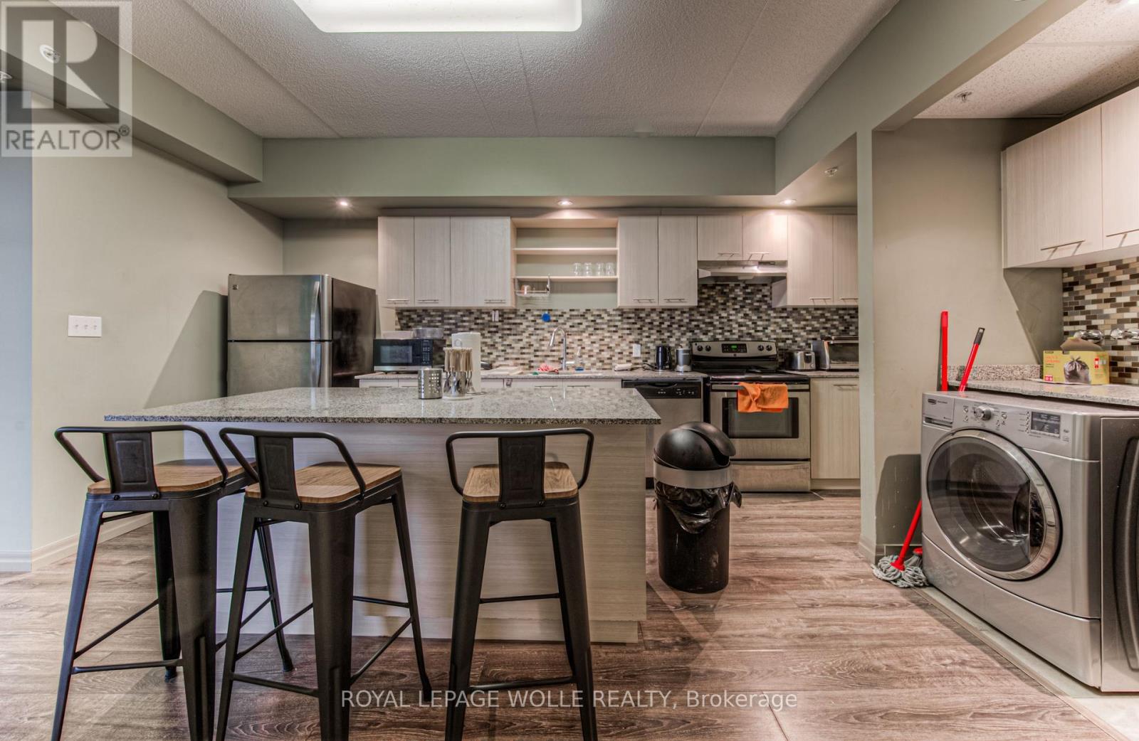 












401 - 8 HICKORY STREET W

,
Waterloo,




Ontario
N2L3H6

