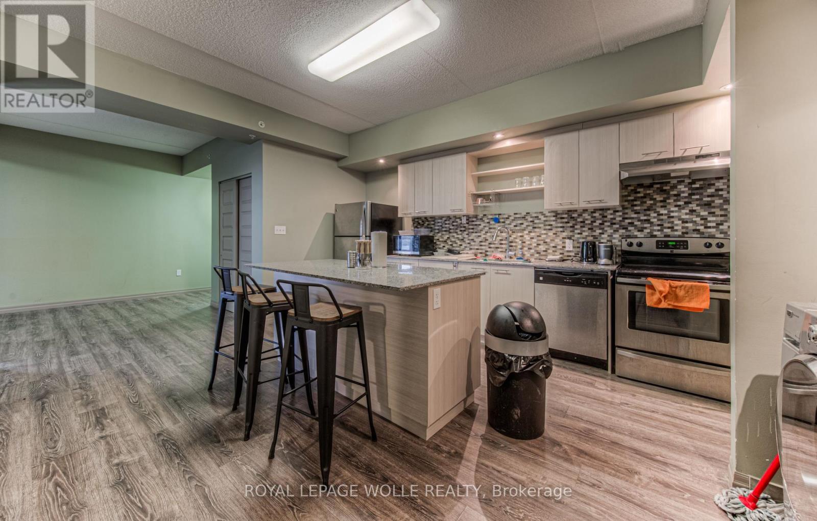 












401 - 8 HICKORY STREET W

,
Waterloo,




Ontario
N2L3H6

