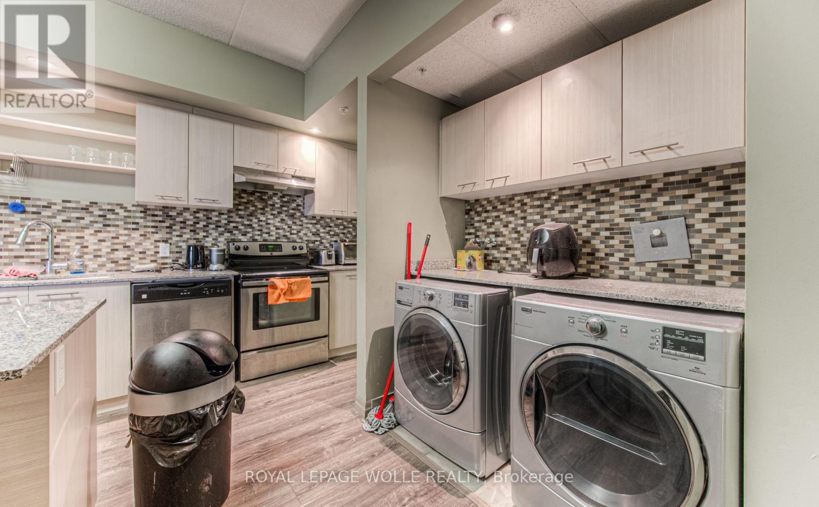 












401 - 8 HICKORY STREET W

,
Waterloo,




Ontario
N2L3H6


