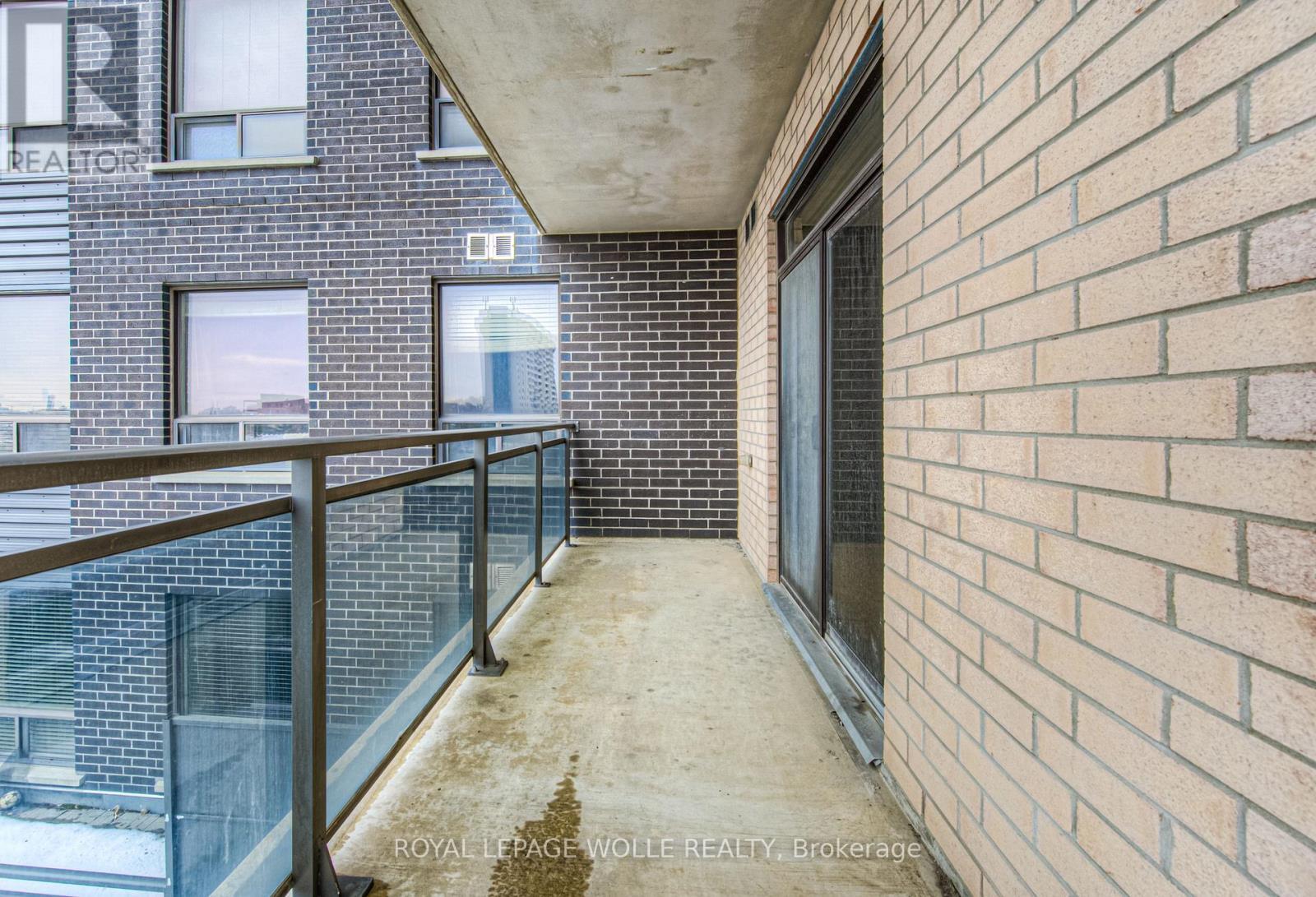












401 - 8 HICKORY STREET W

,
Waterloo,




Ontario
N2L3H6

