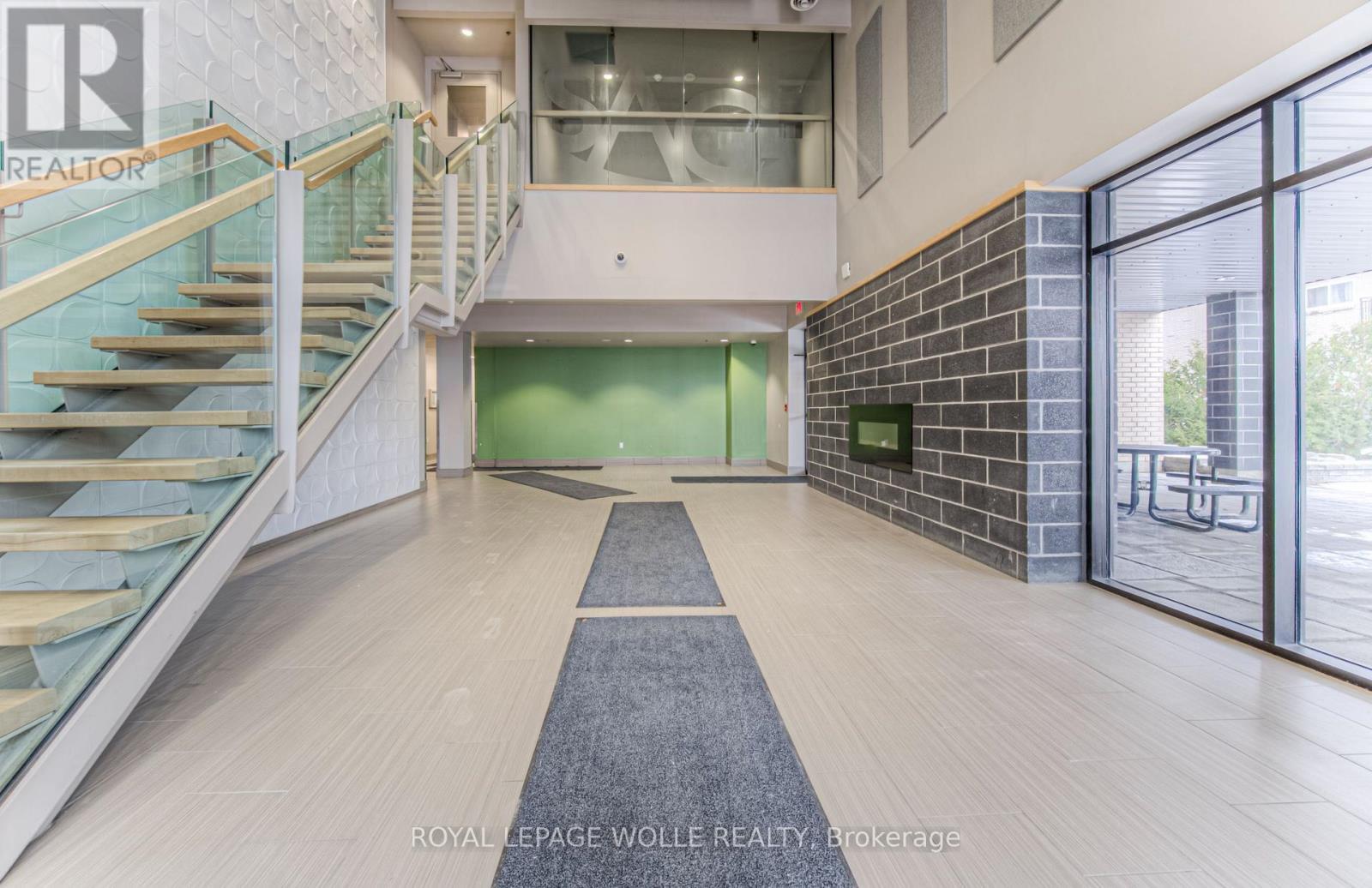 












401 - 8 HICKORY STREET W

,
Waterloo,




Ontario
N2L3H6

