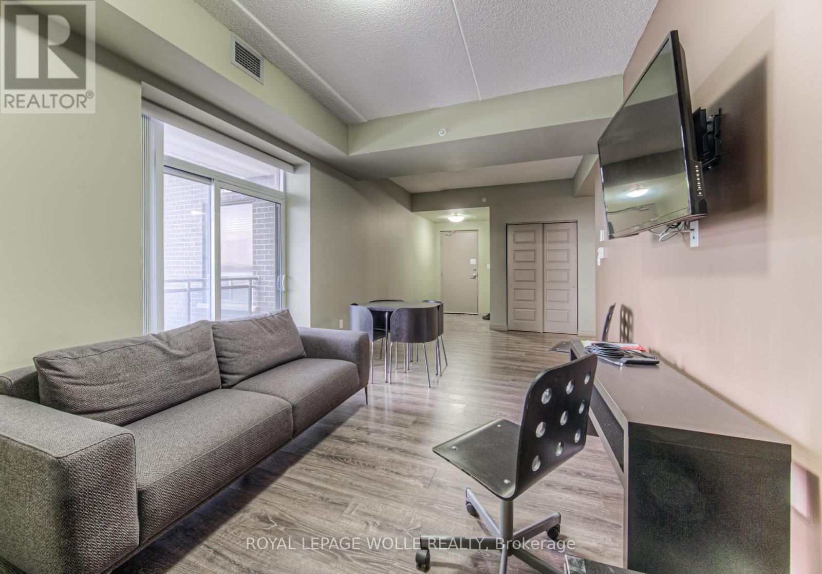 












401 - 8 HICKORY STREET W

,
Waterloo,




Ontario
N2L3H6

