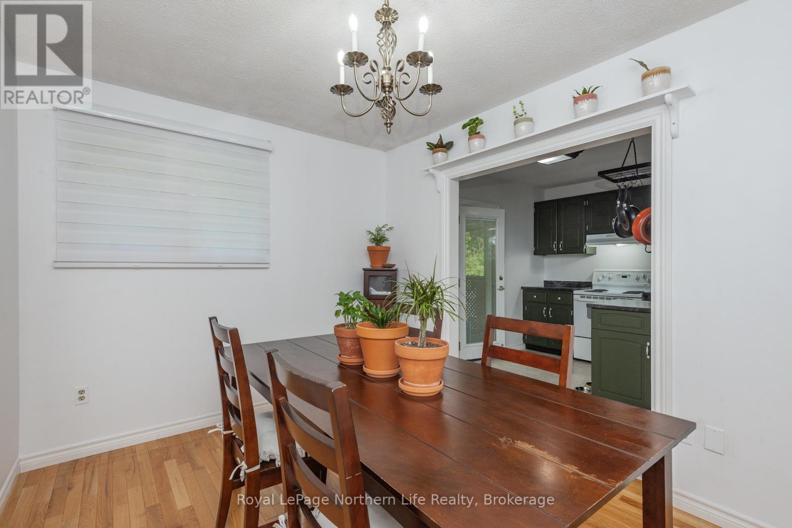 












10 MASSEY DRIVE

,
North Bay (Ferris),




Ontario
P1A3Y4

