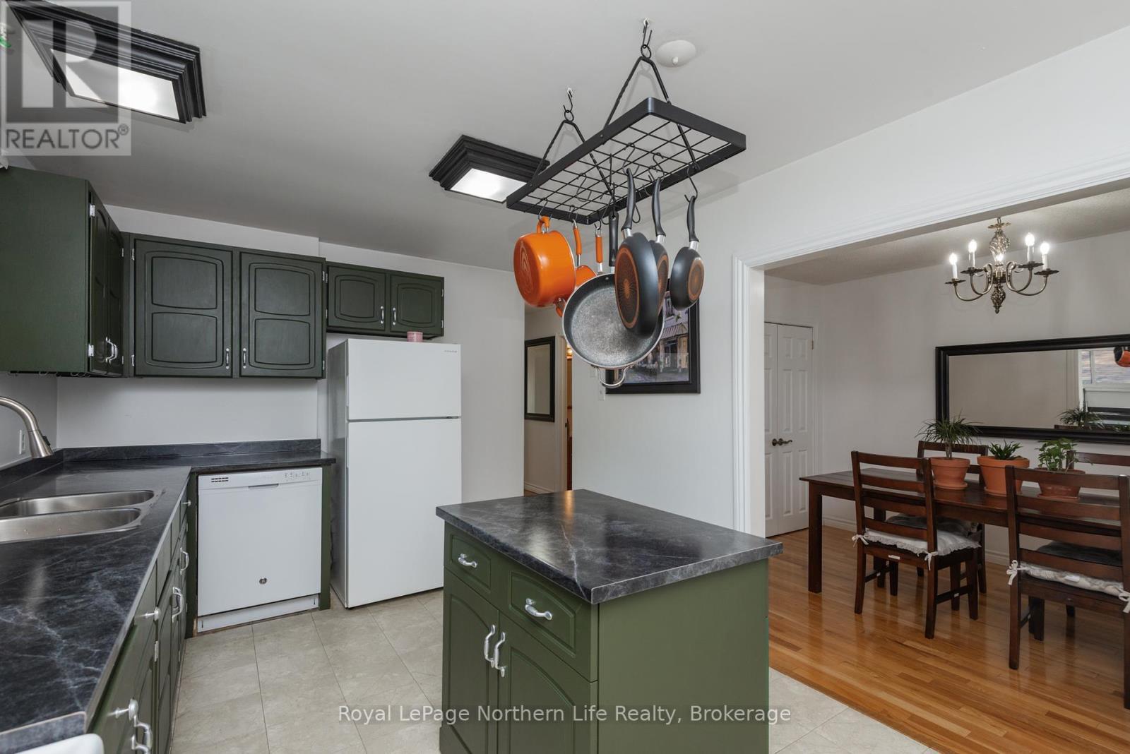 












10 MASSEY DRIVE

,
North Bay (Ferris),




Ontario
P1A3Y4

