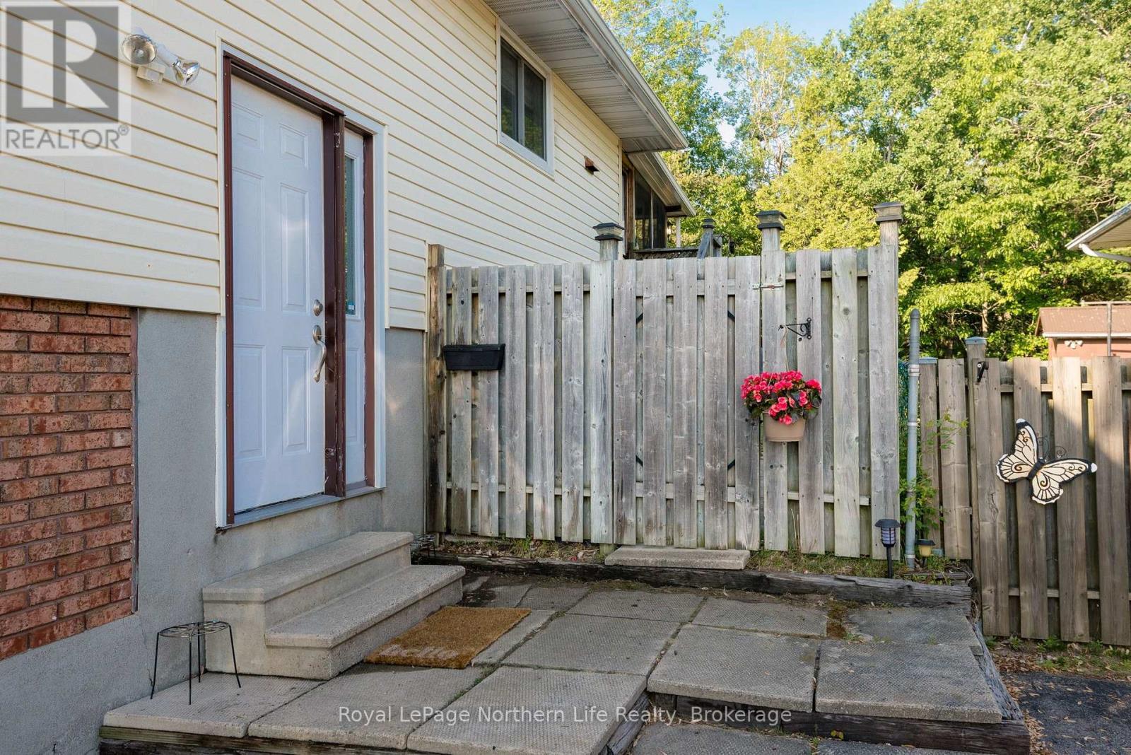 












10 MASSEY DRIVE

,
North Bay (Ferris),




Ontario
P1A3Y4

